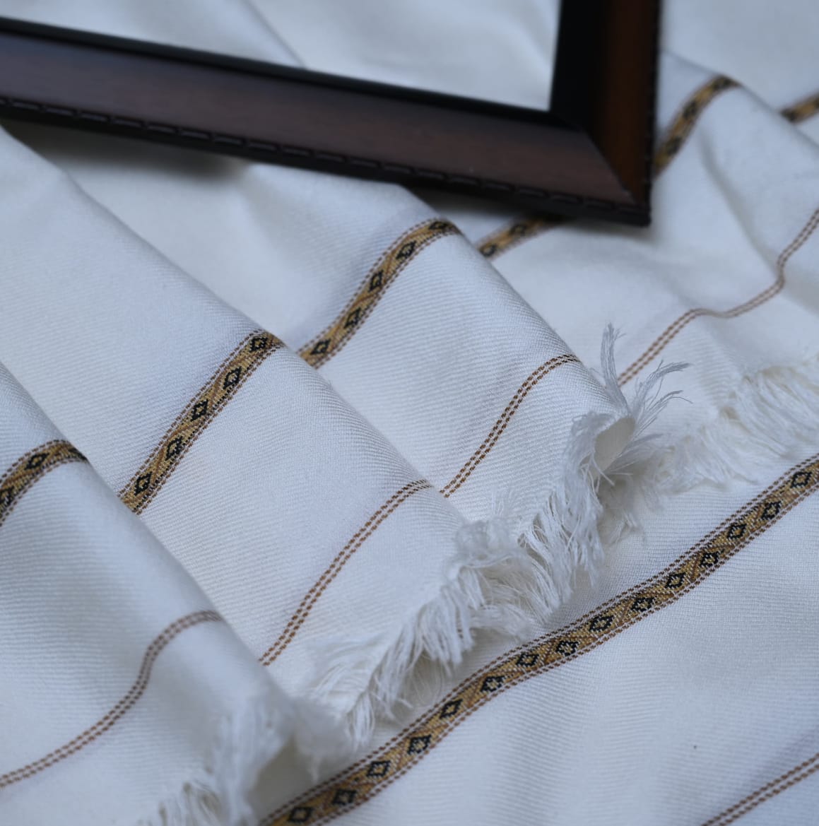 Swati 72 Wool Shawl ( white )