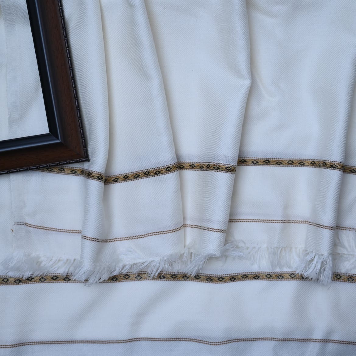 Swati 72 Wool Shawl ( white )